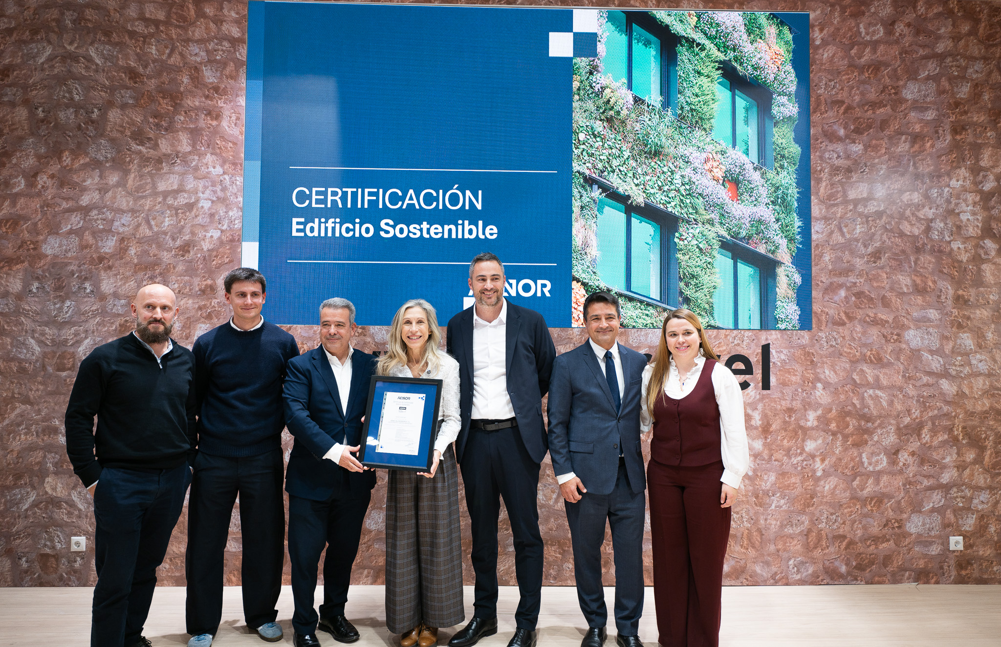 Grupo Gradual ha reforzado su compromiso con la sostenibilidad aplicada al entorno construido tras la entrega del precertificado de Edificio Sostenible Nivel Premium de AENOR
