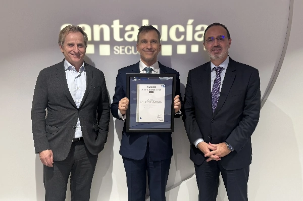 AENOR certifica la alta exigencia y calidad del modelo de gestión de clientes de SANTALUCÍA