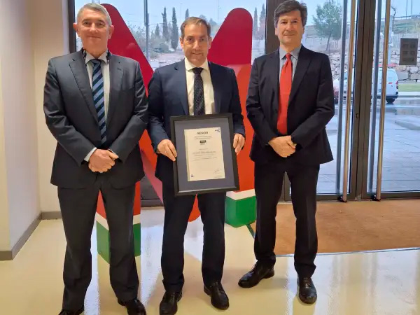 Se convierte en el primer medio de transporte público en España en recibir el certificado por su compromiso con los viajeros y viajeras senior